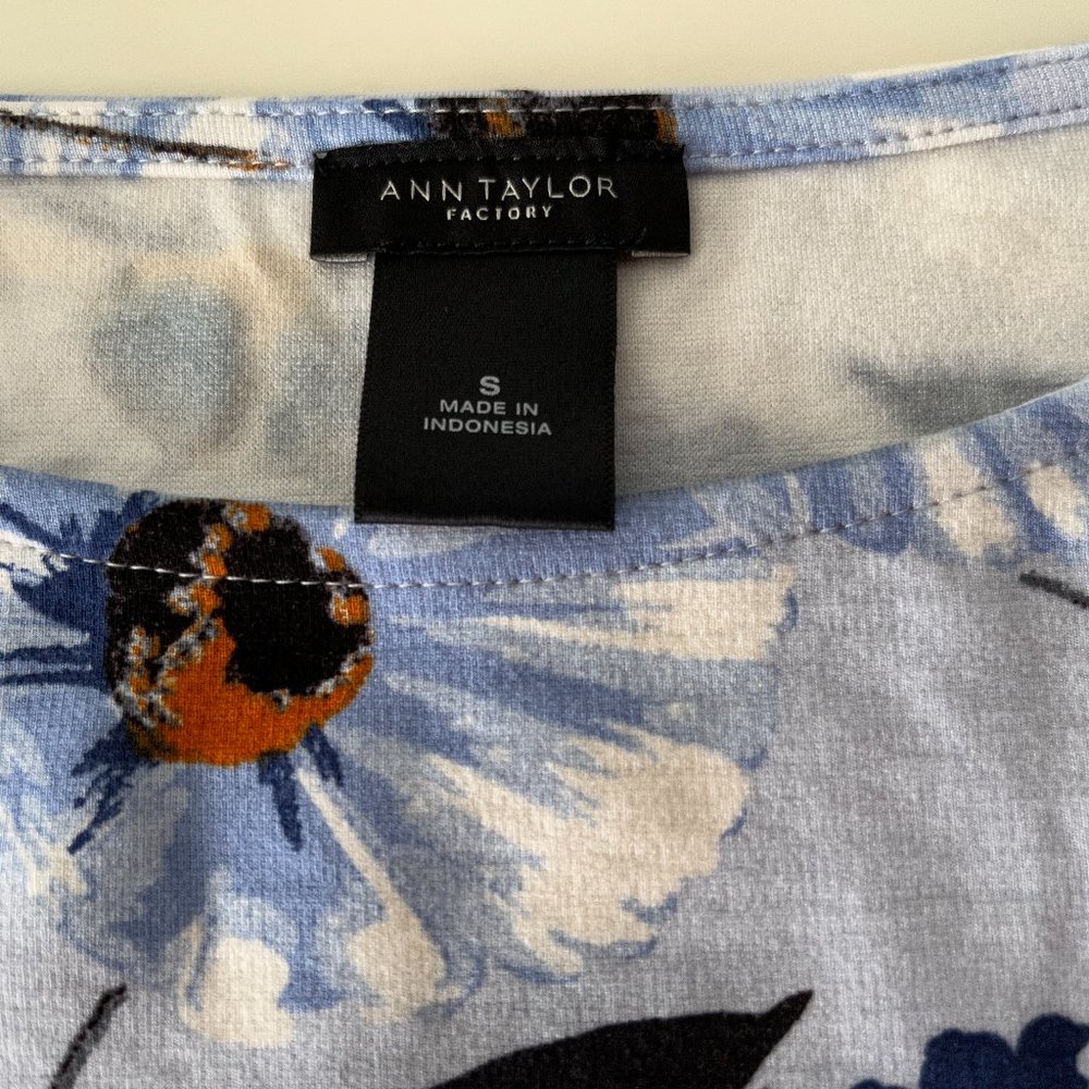 Ann Taylor Floral Knit Blue/Orange Top Blouse Shirt Long Bell Sleeves Sz Small - Picture 9 of 9